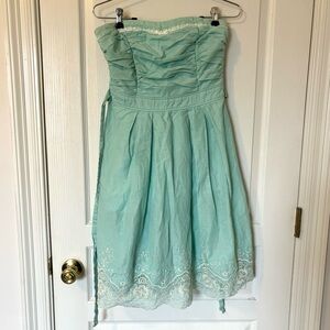 Retro Inspired Strapless Teal Dress